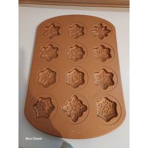 Wilton Christmas Cookies Pan 12 Cavity Snowflake Cookie Mold Non-Stick Metal